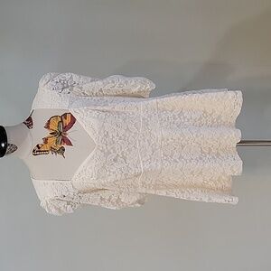 TORRID NWT off-white lace top with puffed cinched sleeves.  Size is 2X 18-20